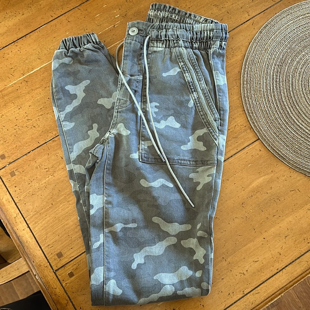American Eagle ‘next level stretch’ Jean joggers women 4 Long camo